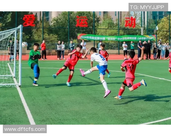 球星足球超燃对决点燃绿茵赛场激情全场观众热血澎湃 球星足球超燃对决点燃绿茵赛场激情全场观众热血澎湃