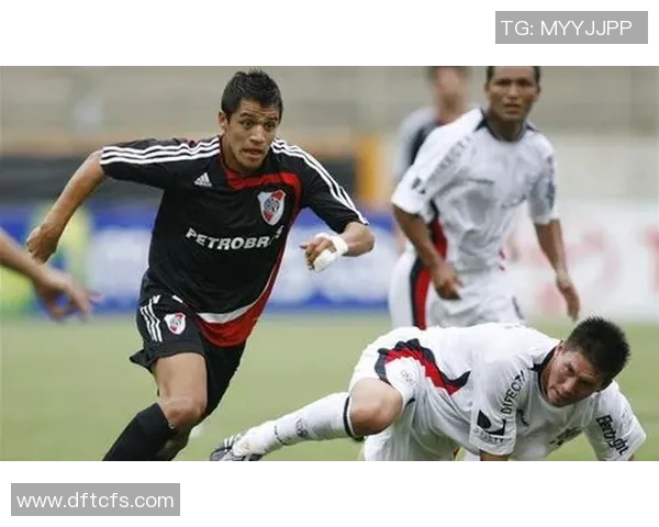 当今足球巨星崛起与影响力分析:梅西、C罗与新一代天才的较量 当今足球巨星崛起与影响力分析:梅西、C罗与新一代天才的较量